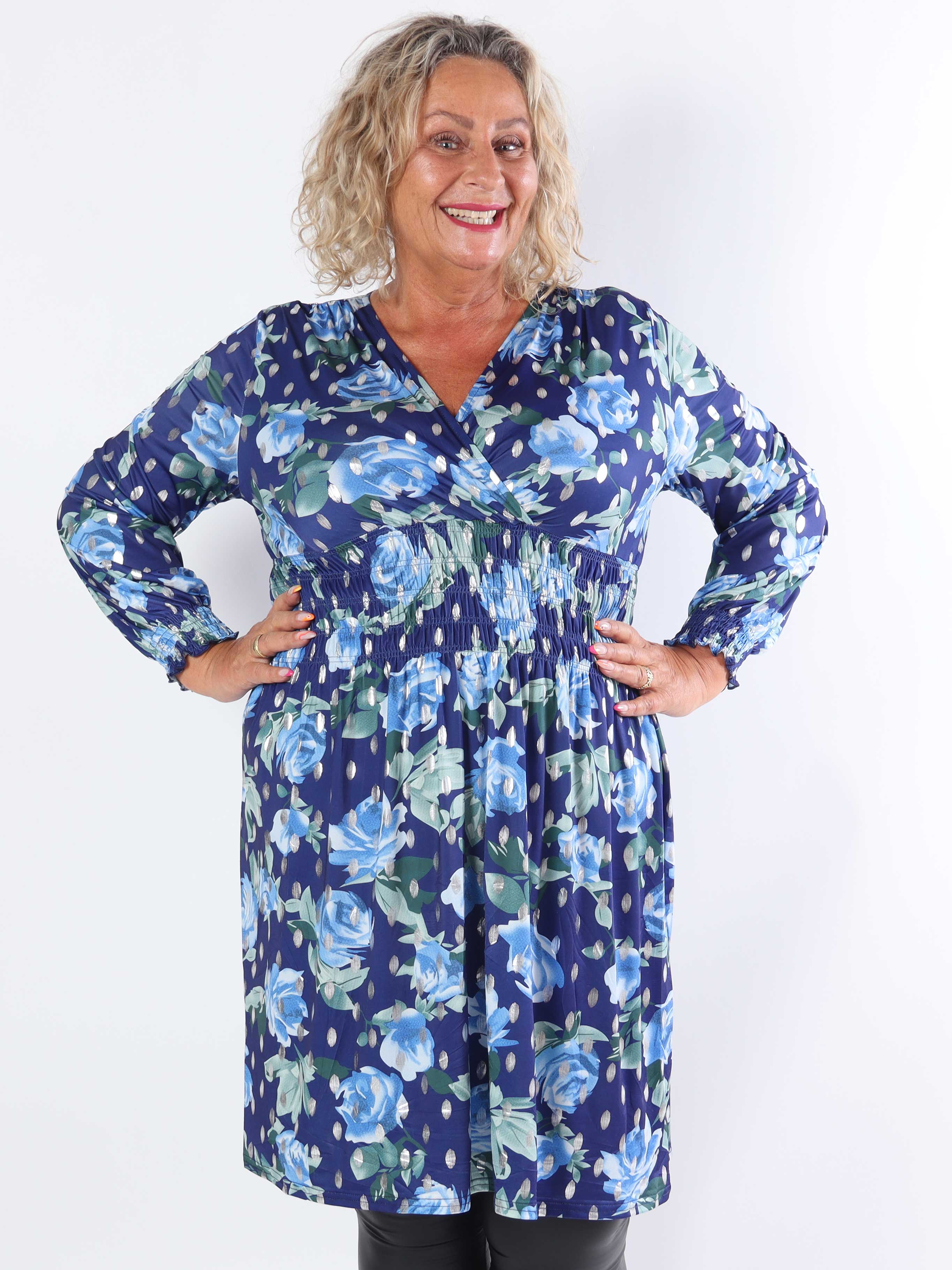 Pams Blossom Short L/S - Plus size kjole i krølfrit stof med sølv detaljer